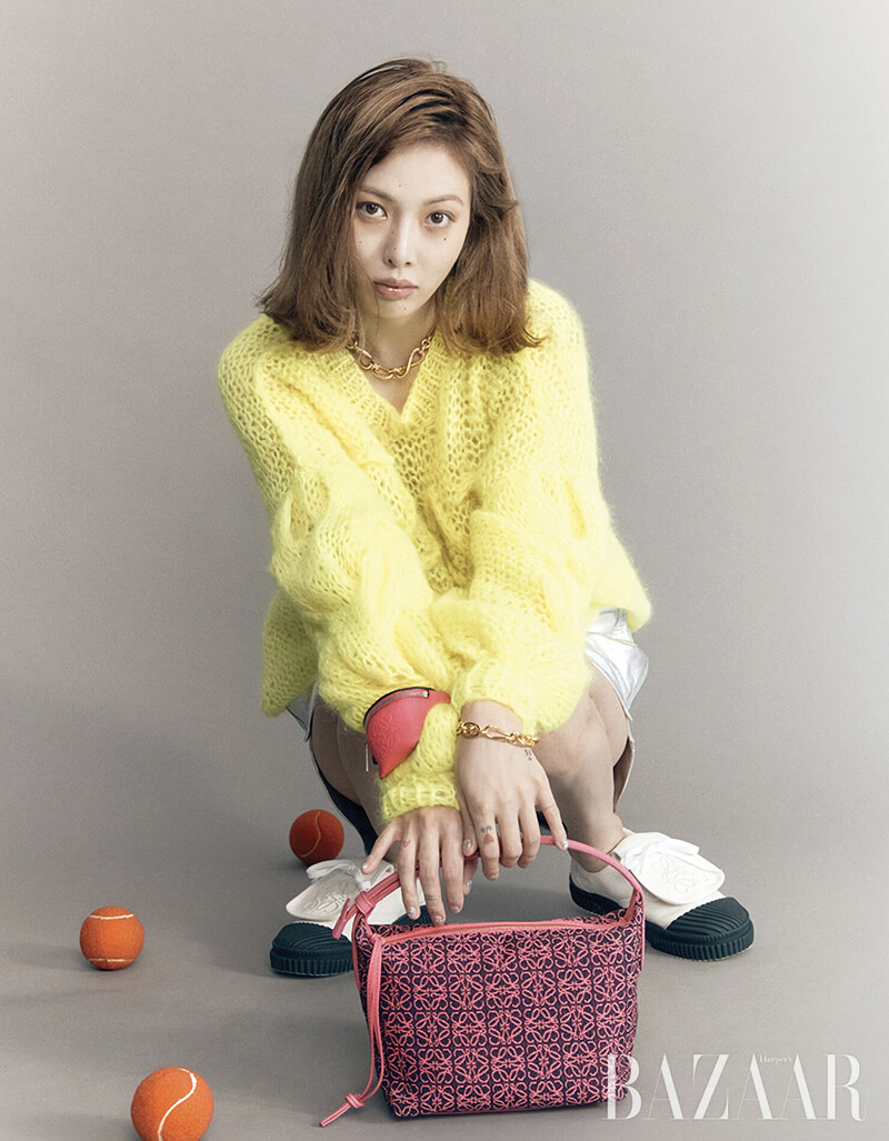 HYUNA for HARPER'S BAAZAR Korea x LOEWE Dec Issue 2021 documents 8