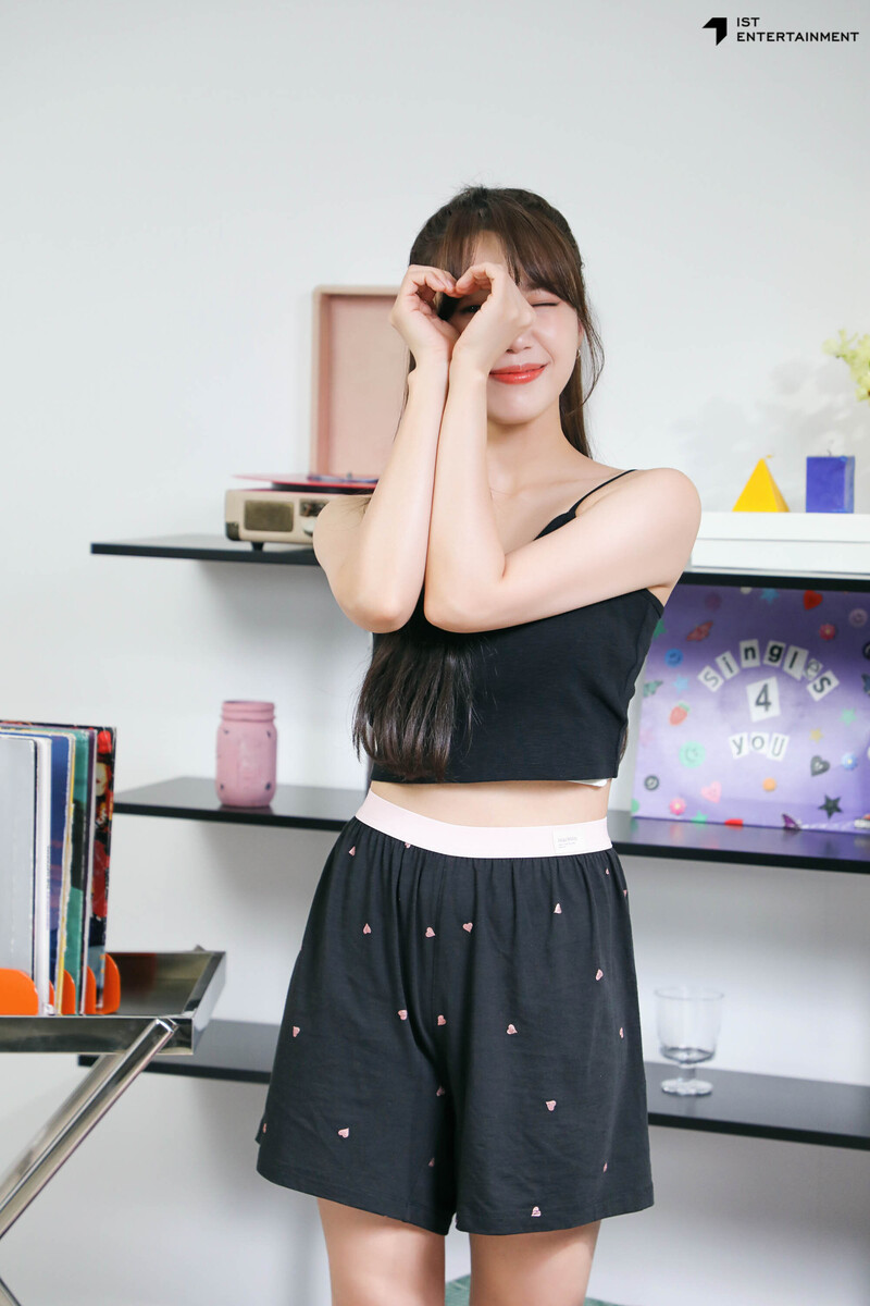 230612 IST Naver post- EUNJI 'Nareun Lookbook'  behind documents 21