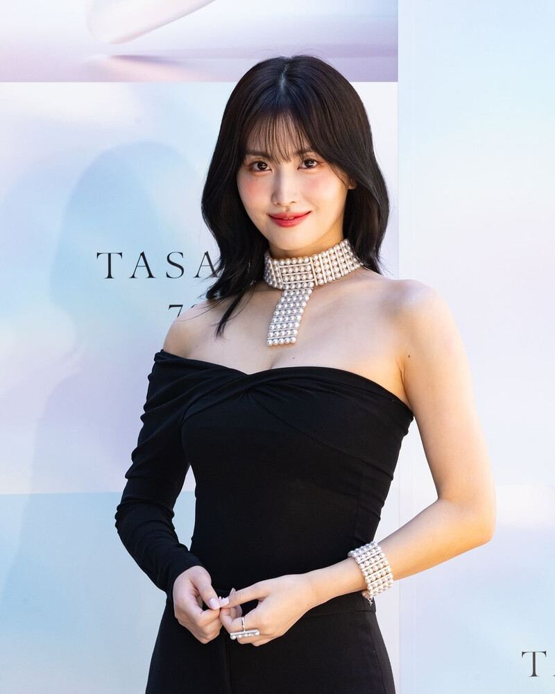 240425 TWICE Momo at the Tasaki event documents 1