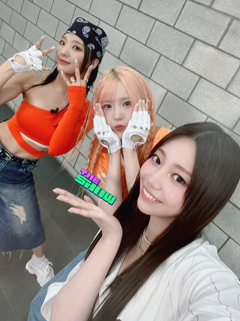 240820 The SHOW Twitter update with Nana, Saerom and Hayoung documents 1