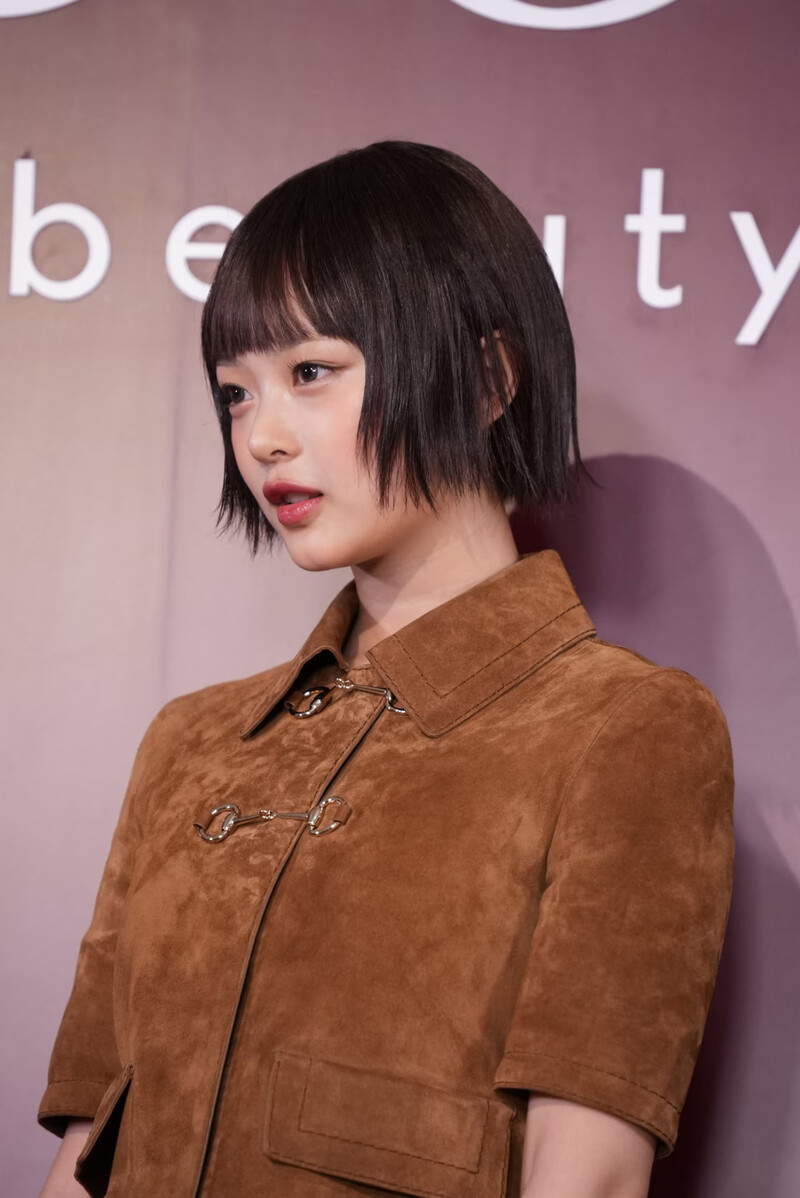 241120 HANNI at the Gucci Beauty Event in Japan documents 10