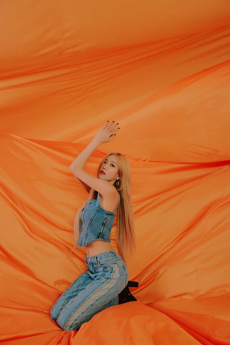 WJSN Dawon for Universe 'Feel the Breeze' Photoshoot 2022 documents 4