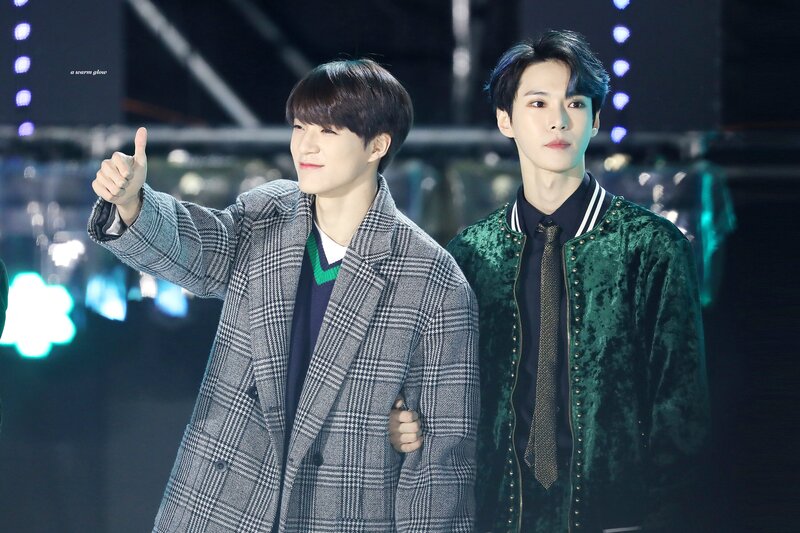181023 NCT Doyoung and Jeno at The Show documents 10