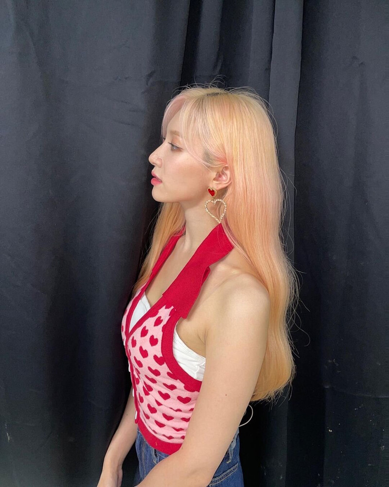 220730 Laboum Soyeon Instagram update documents 3