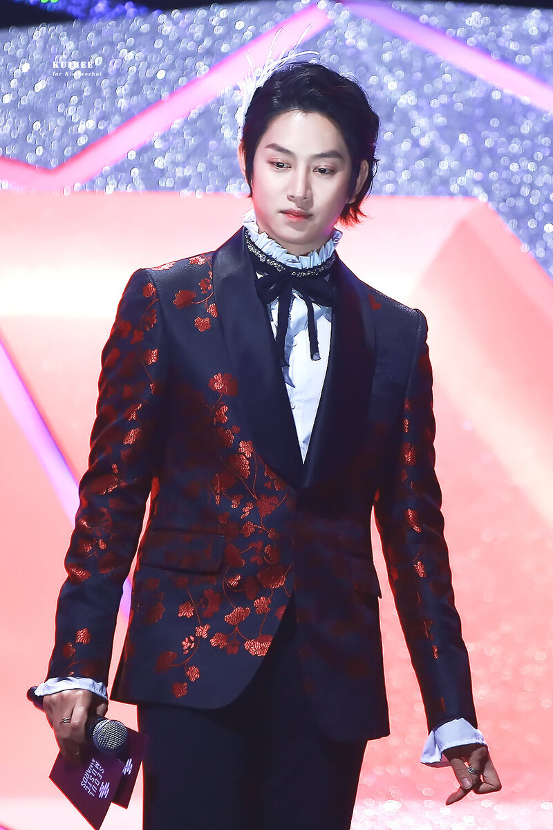 190115 Heechul at Seoul Music Awards documents 2