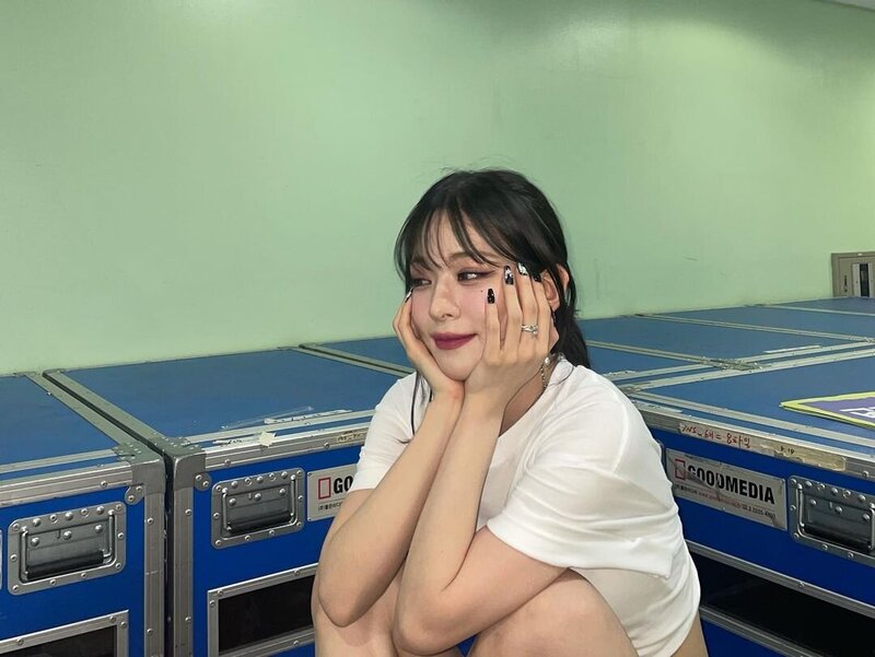 220424 fromis_9 Chaeyoung Instagram Update documents 3