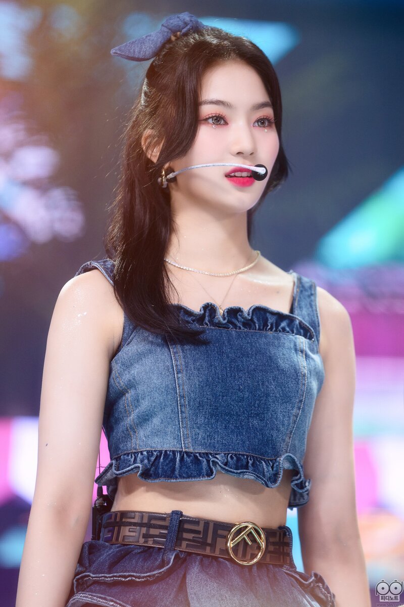 220724 STAYC Isa - 'BEAUTIFUL MONSTER' at SBS Inkigayo documents 3