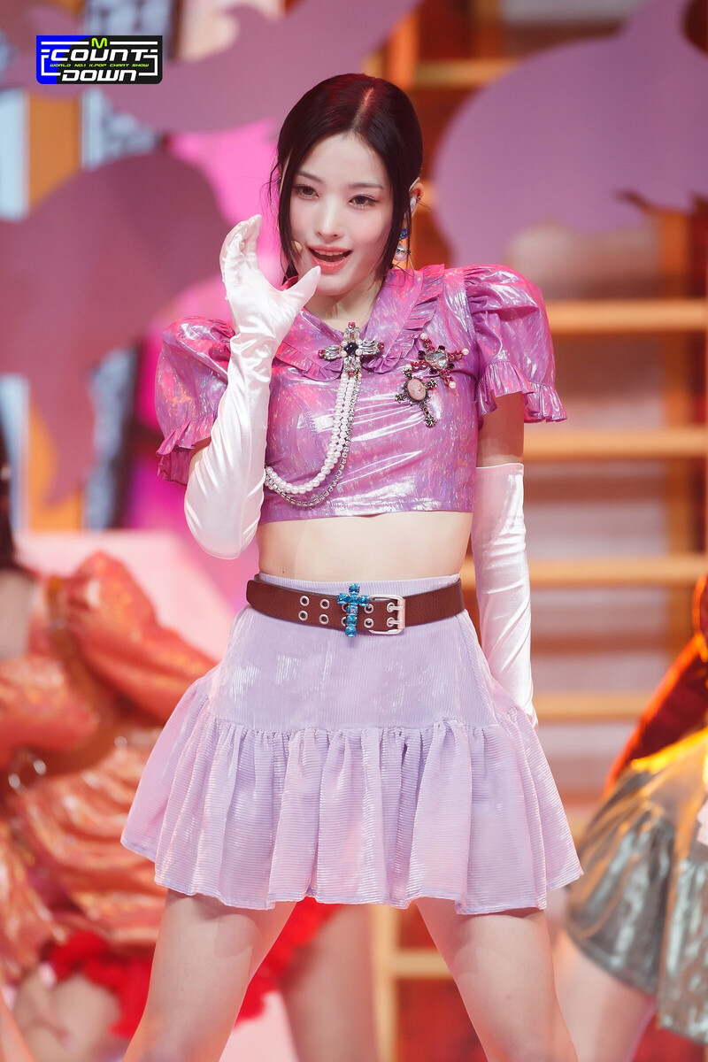 220922 NMIXX Lily - 'DICE' & 'COOL (Your rainbow)' at M COUNTDOWN documents 2