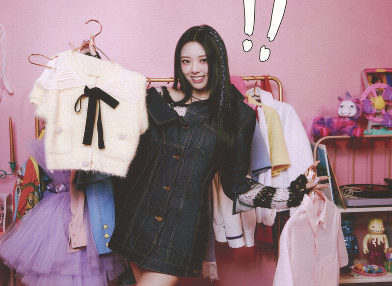 ITZY 'Crazy In Love' Album Scans documents 15