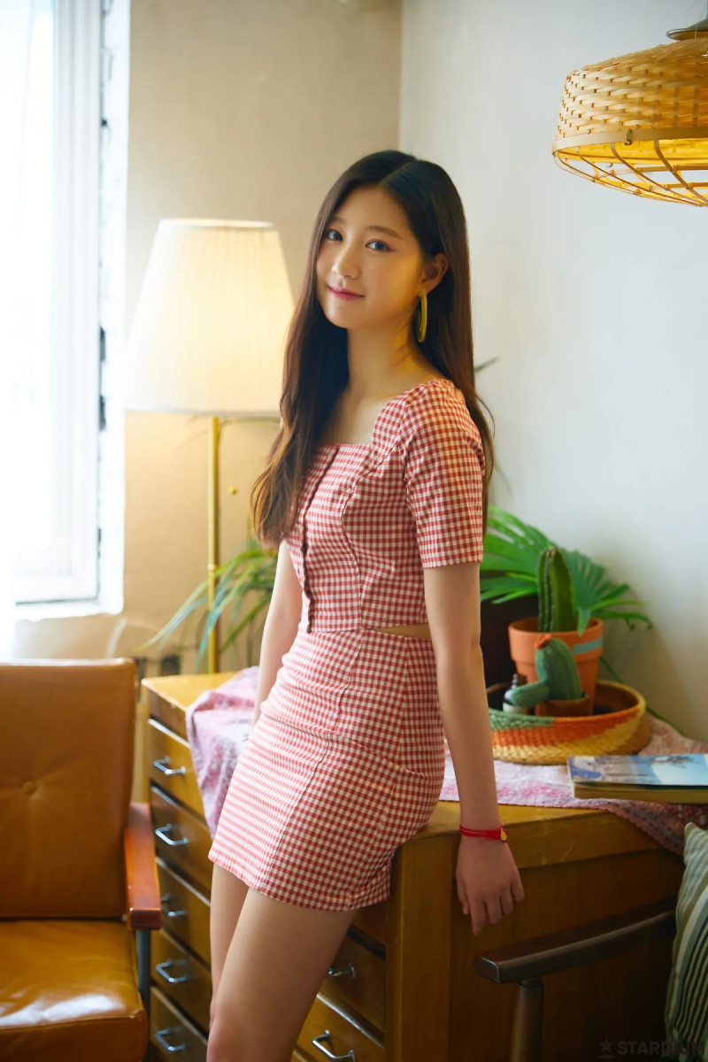 Kim_Yubin_Stardium_profile_photo_(1).png
