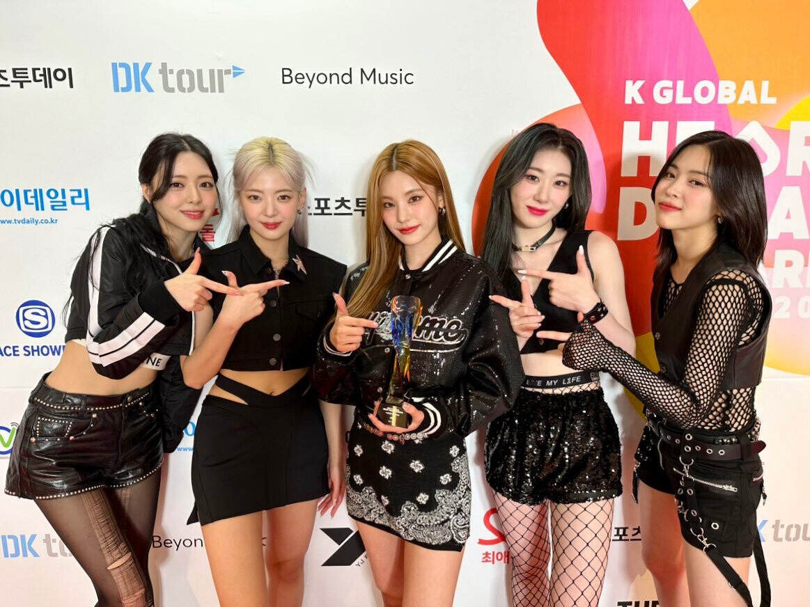 230810 - ITZY Twitter Update | kpopping