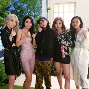 190315 Woonha Instagram Update with Mamamoo