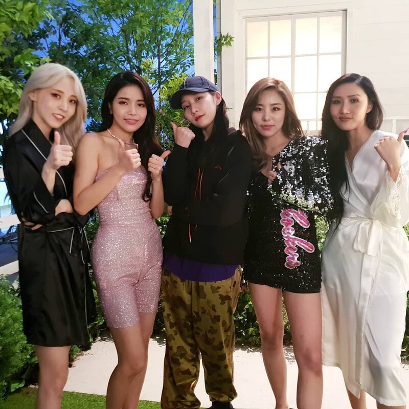 190315 Woonha Instagram Update with Mamamoo documents 1