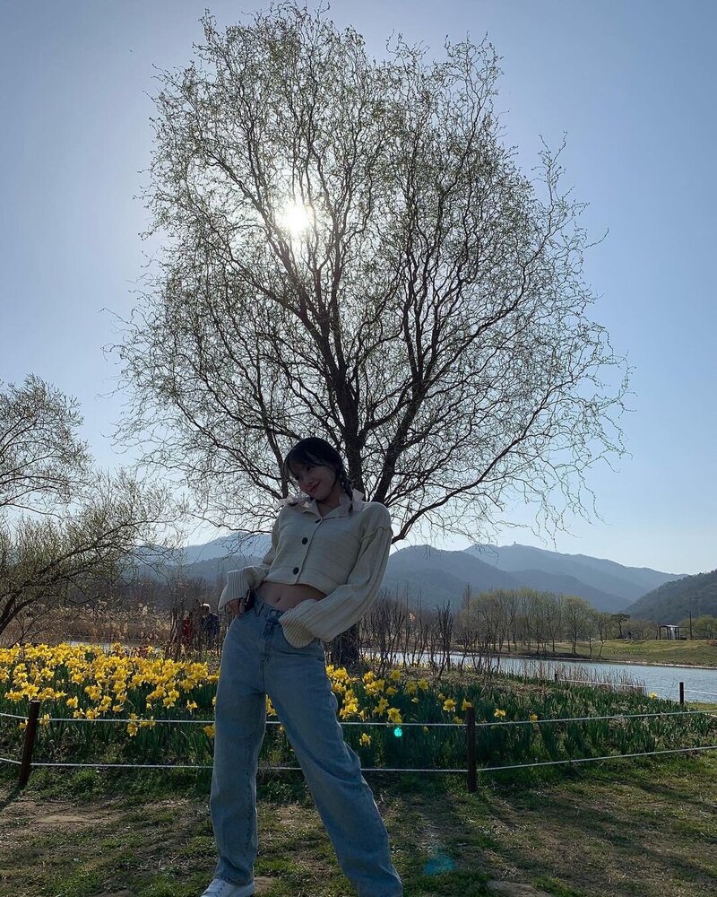 220615 TWICE Momo Instagram Update with Jihyo documents 3