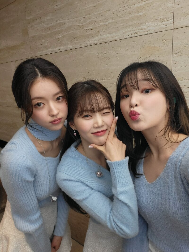 211231 OH MY GIRL Twitter Update documents 3