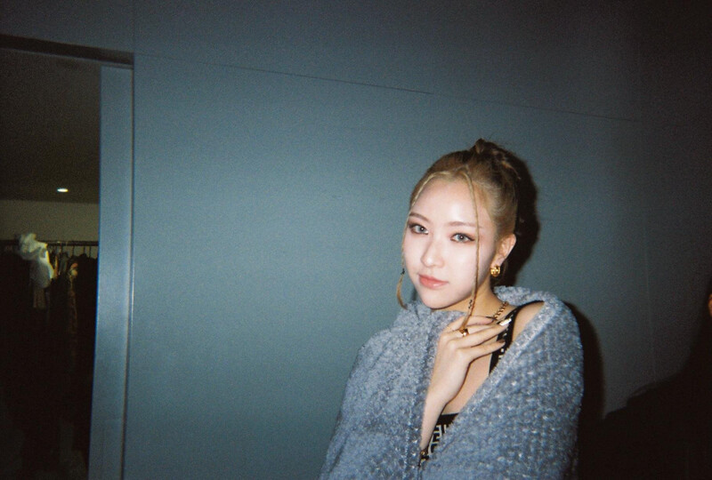 220712 XG Weverse Update - XG "MASCARA" Photoshoot | Behind Photo (film Ver.) documents 2