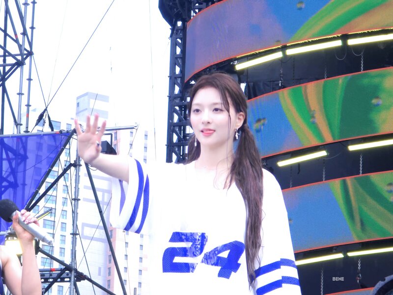 240705 fromis_9 Nagyung - Waterbomb Festival in Seoul Day 1 documents 4