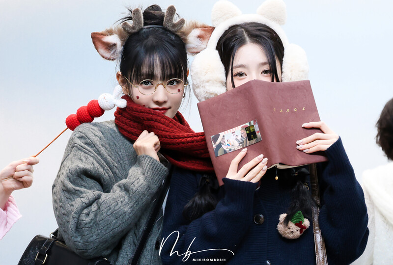 241222 (G)I-DLE Minnie & Miyeon -  at Everline Fansign event documents 4