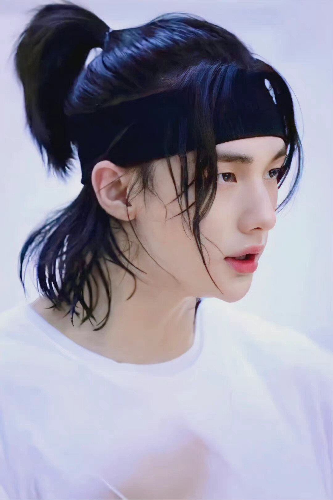 'Hyunjin Legendary When He Wears Headband' — A Compilation of