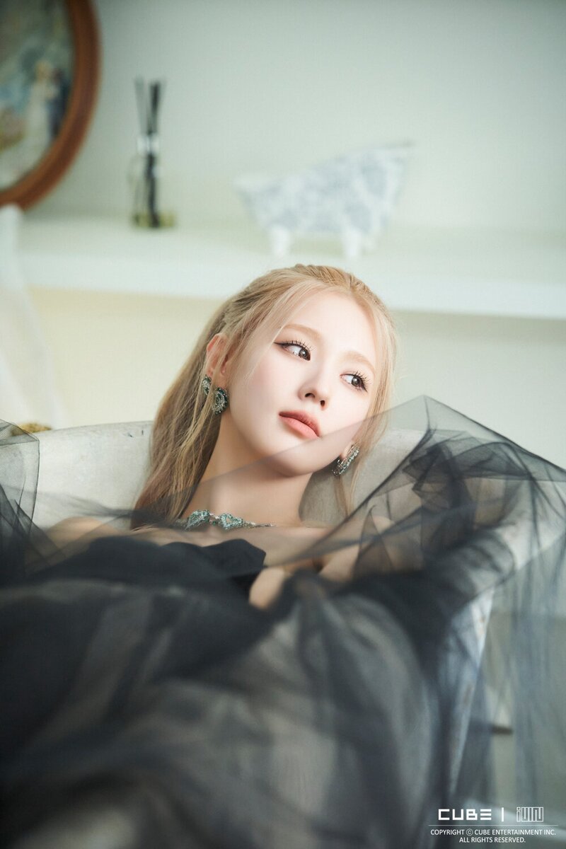 220512 Cube Entertainment Naver Update - Miyeon at 'Drive' MV Behind the Scenes documents 2