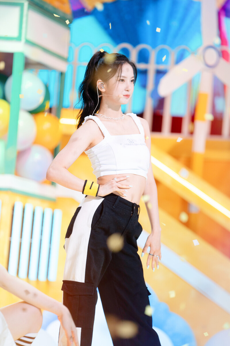 220703 Kep1er Yujin 'Up!' at Inkigayo | kpopping