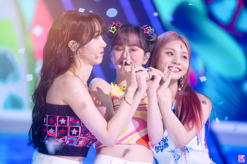 220717 VIVIZ - 'LOVEADE' at SBS Inkigayo documents 2