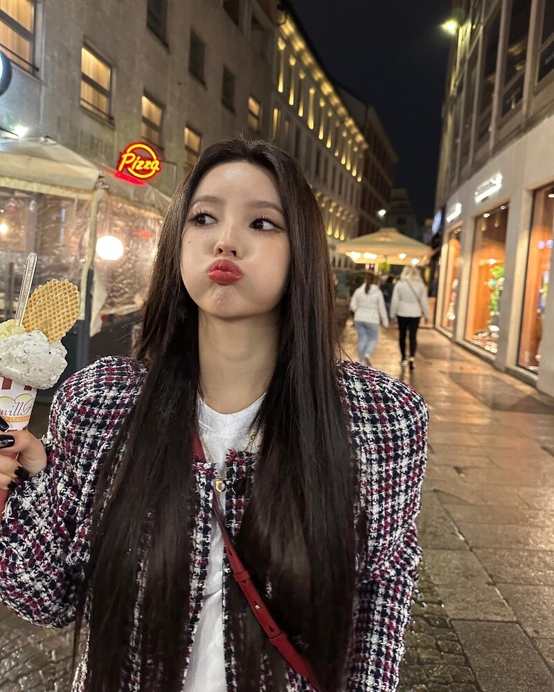 230301 (G)I-DLE Soyeon Instagram Update documents 2