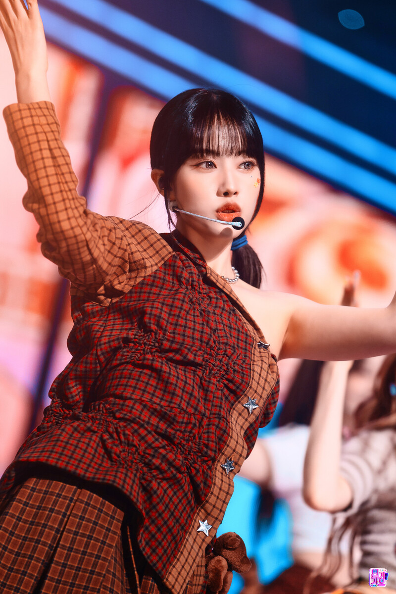 230305 STAYC Yoon 'Teddy Bear' at Inkigayo documents 2