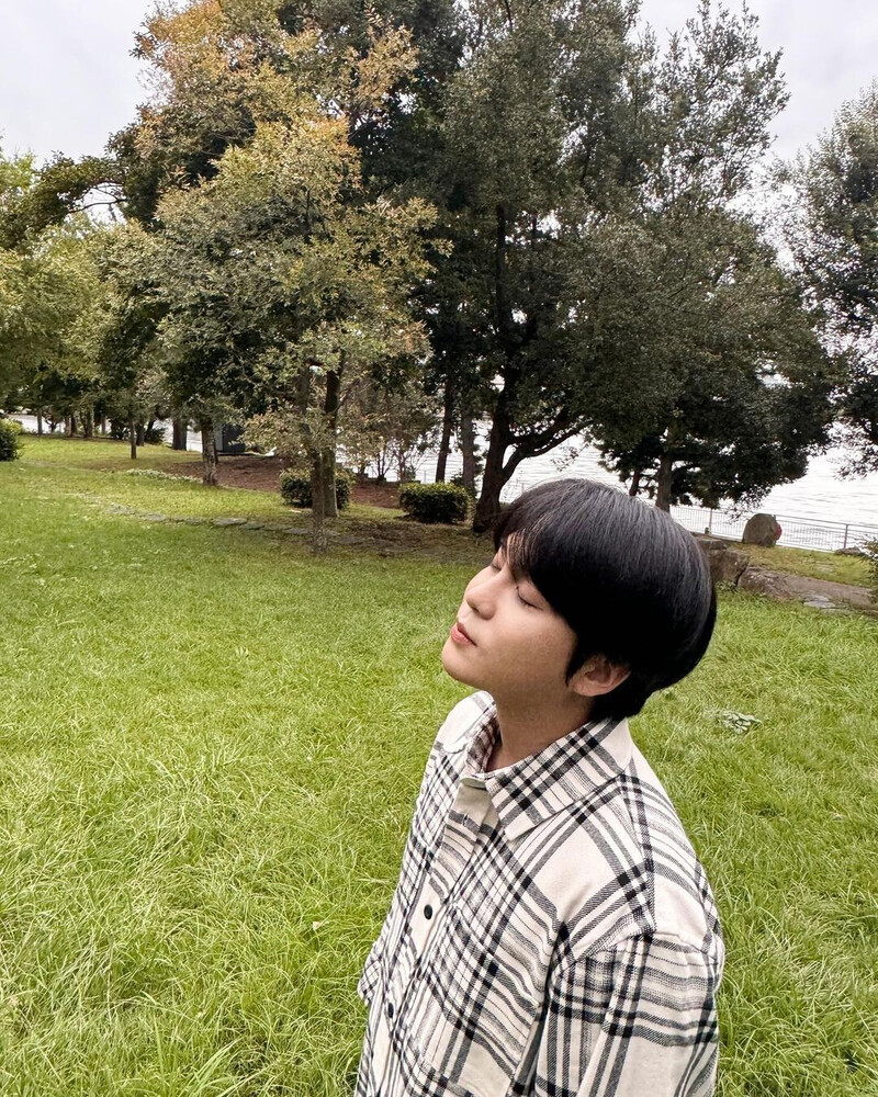 241010 - Jongho Instagram Update documents 13