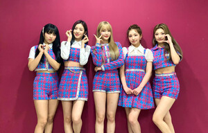 210529 WOOAH twitter update - 'Purple' promotions at Show Music Core