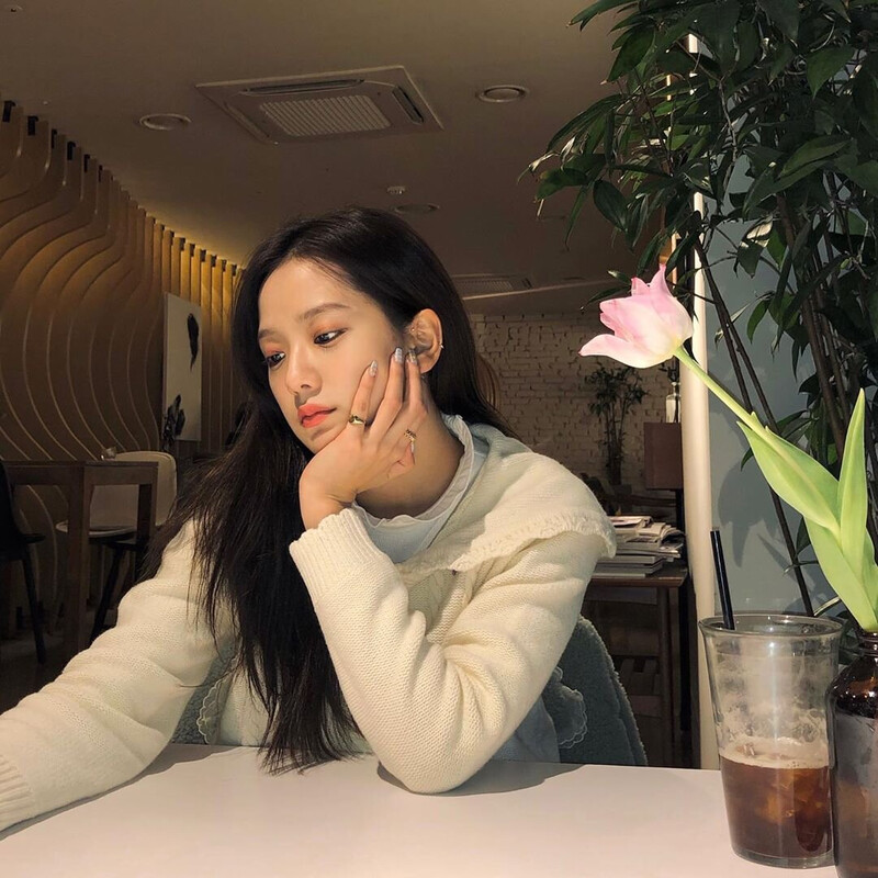 191222 JISOO Instagram Update documents 1