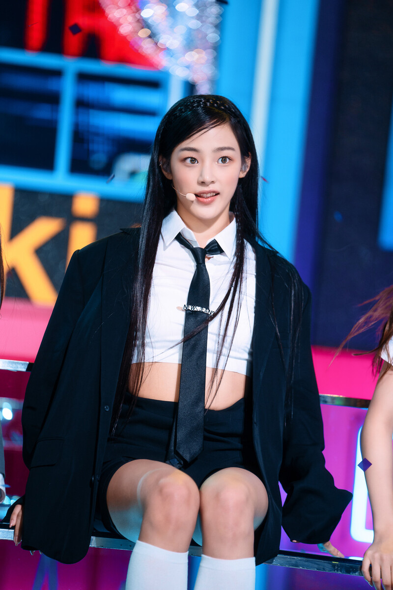 220807 NewJeans Minji 'Cookie' at Inkigayo documents 14