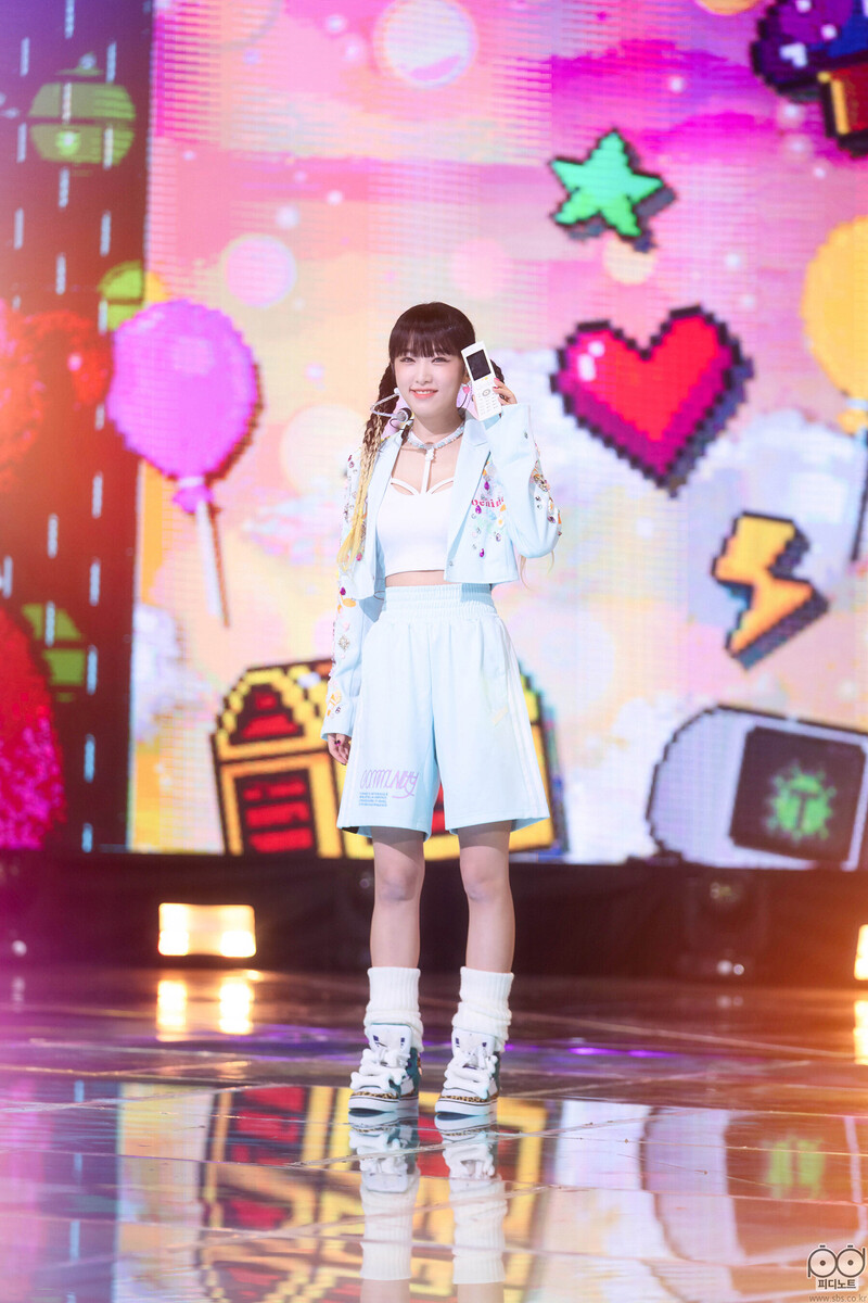 220814 Yena - 'SMARTPHONE' at Inkigayo documents 2