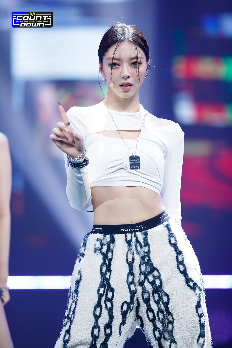 211014 ITZY - 'SWIPE' at M Countdown documents 10