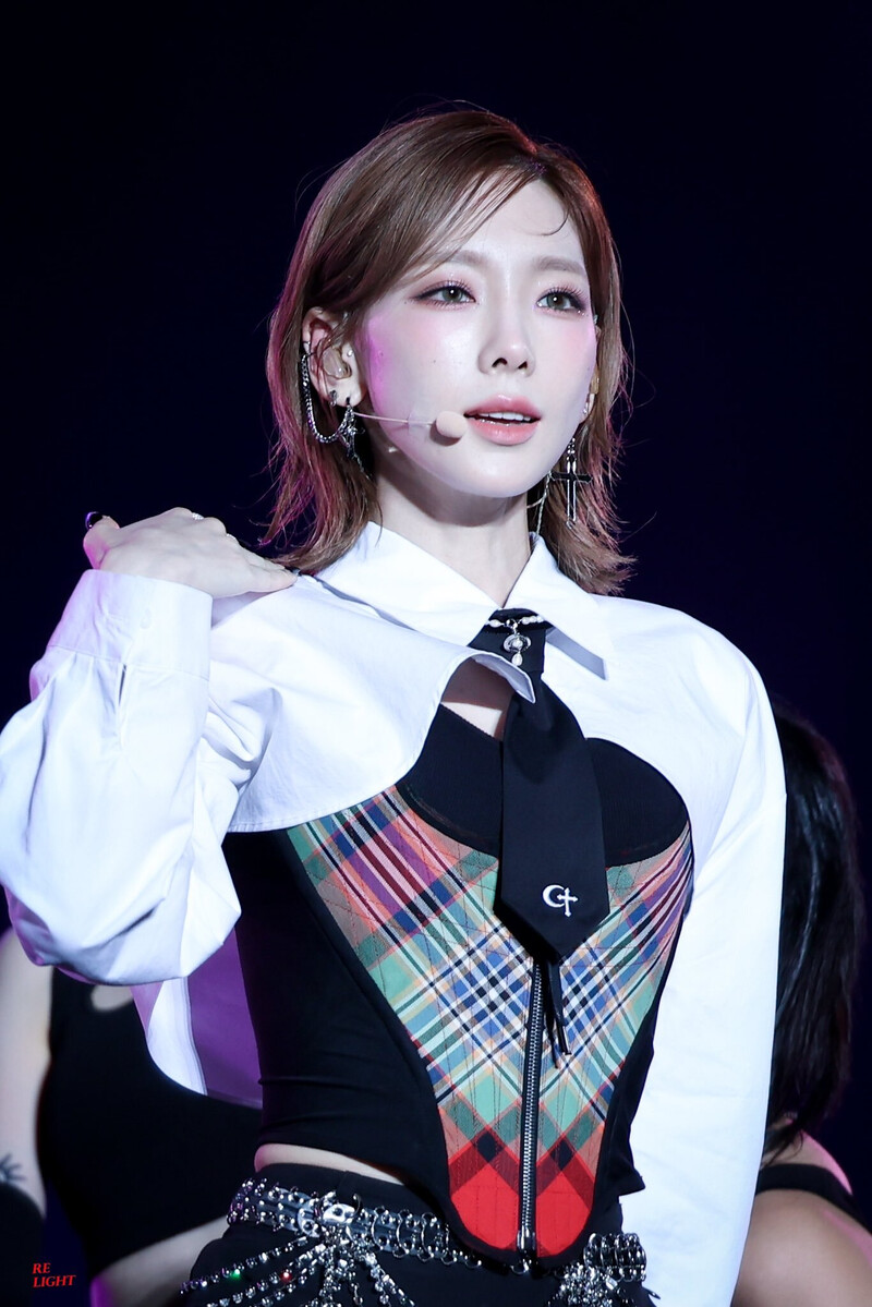 220820 Taeyeon at SMTOWN LIVE 2022: SMCU EXPRESS documents 1