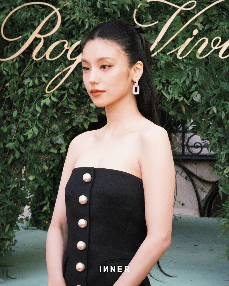 240927 - YEJI at Paris Fashion Week for ROGER VIVIER Spring Summer 2025 Show documents 2