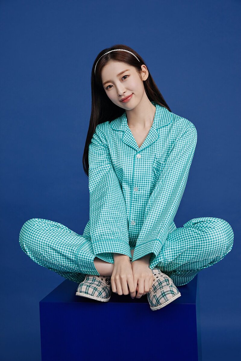 OH MY GIRL's Arin for BYC 2021 Winter Collection documents 5