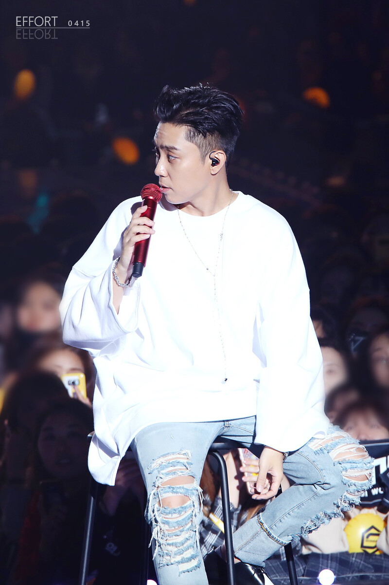 180310 Eun Jiwon at 1THE LAND Concert documents 12