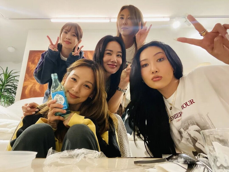 220330 Hwa Sa Instagram Update with Kim Wan Sun, BoA, Uhm Jung Hwa, Lee Hyori documents 1