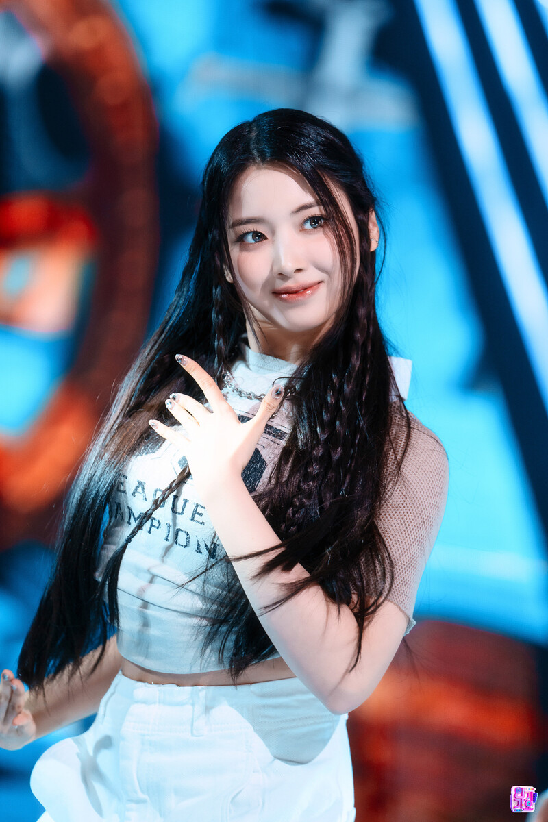 230402 NMIXX Jiwoo - 'Love Me Like This' at Inkigayo documents 16