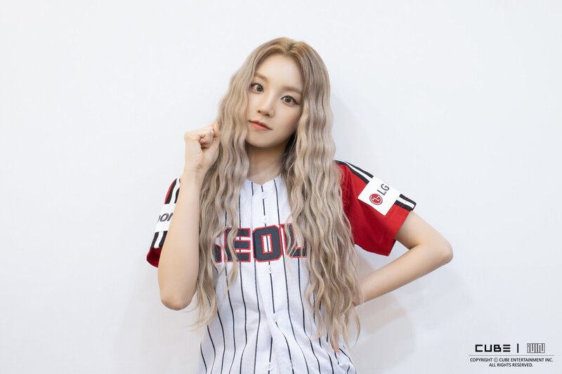 230510 (G)I-DLE Weverse - LG Twins' Ceremonial Opening Behind documents 10