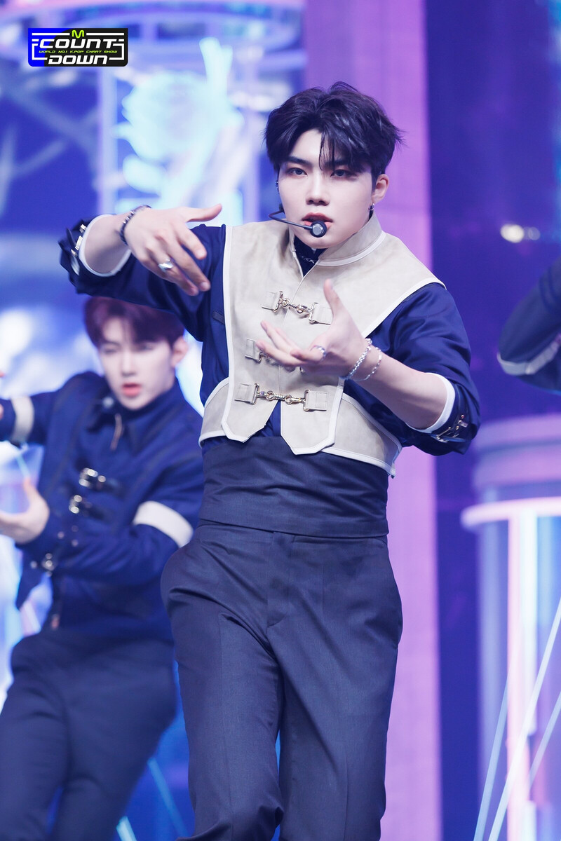 231109 ZEROBASEONE Gunwook - "Crush" and "Melting Point" at M Countdown documents 10