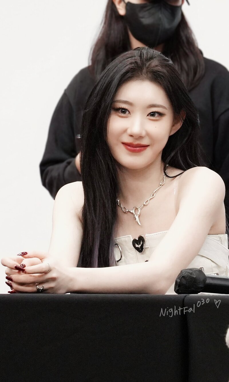 240114 ITZY Chaeryeong - Soundwave Fansign Event documents 3