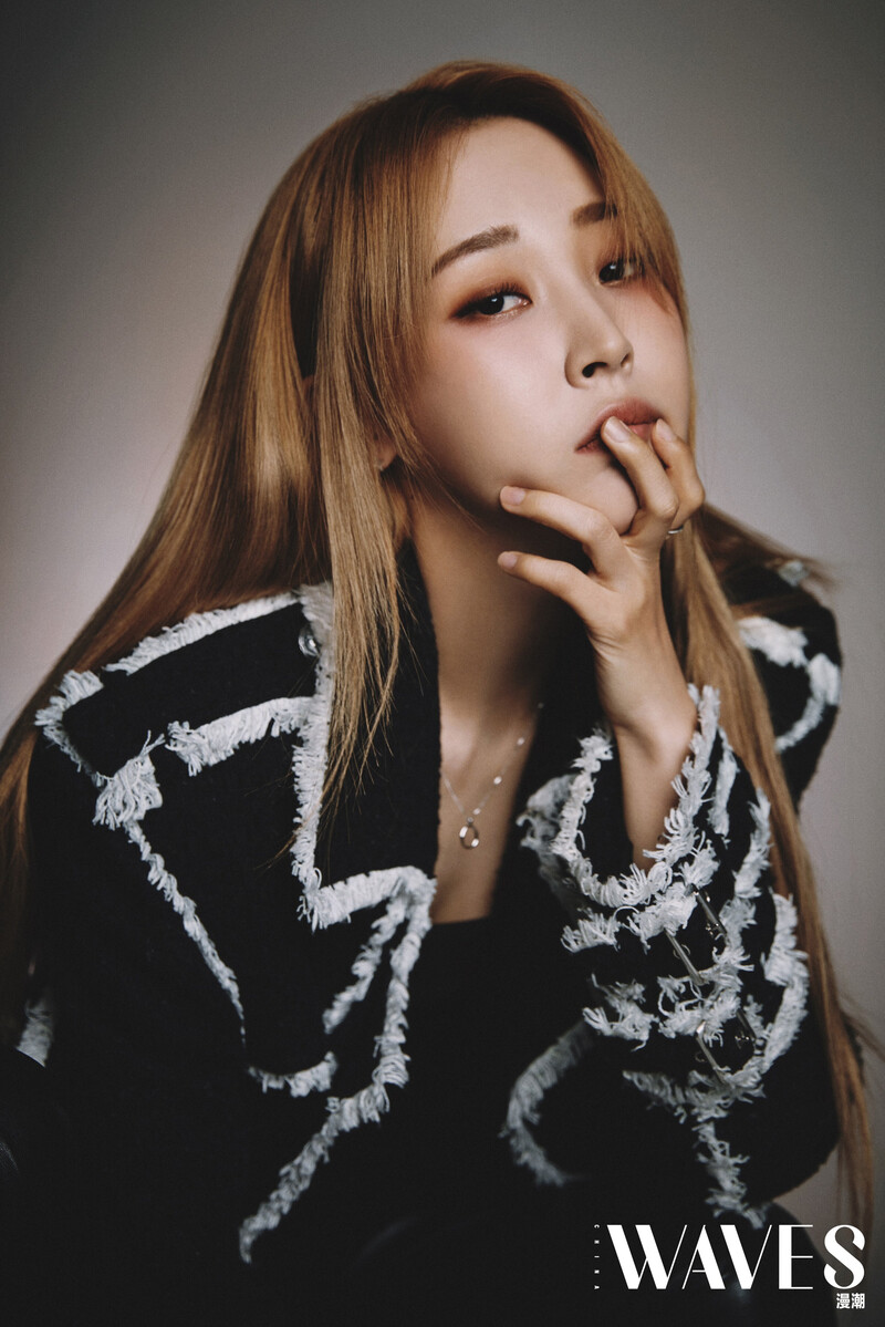 MAMAMOO's Moonbyul for WAVES Magazine December 2021 documents 9