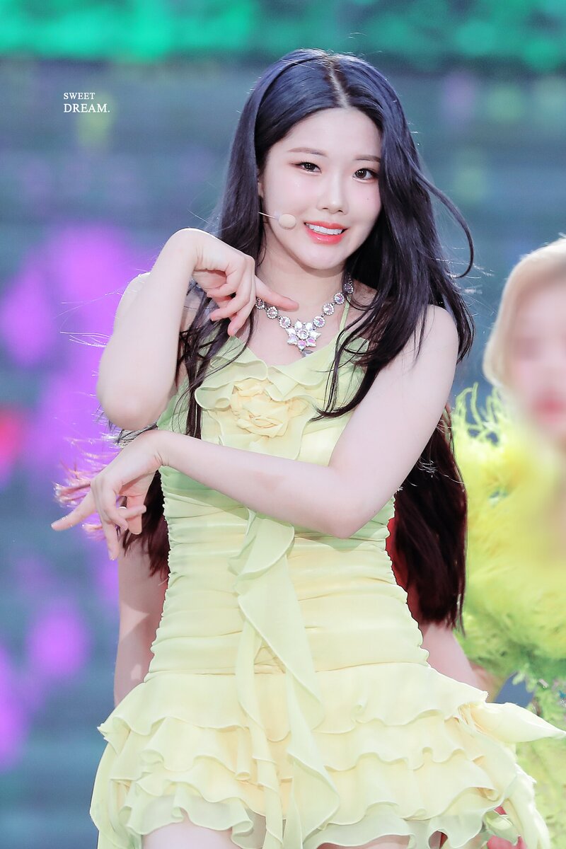220618 CLASS:y's Chaewon at Dream Concert documents 1