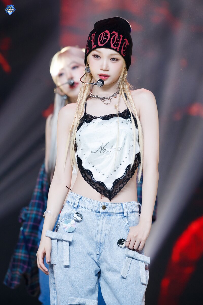 240307 LE SSERAFIM Chaewon - 'EASY' and 'Smart' at M Countdown documents 23