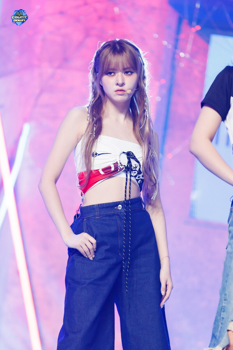 240822 NMIXX Lily - 'See that?' + 'Love is Lonely' at M Countdown documents 10