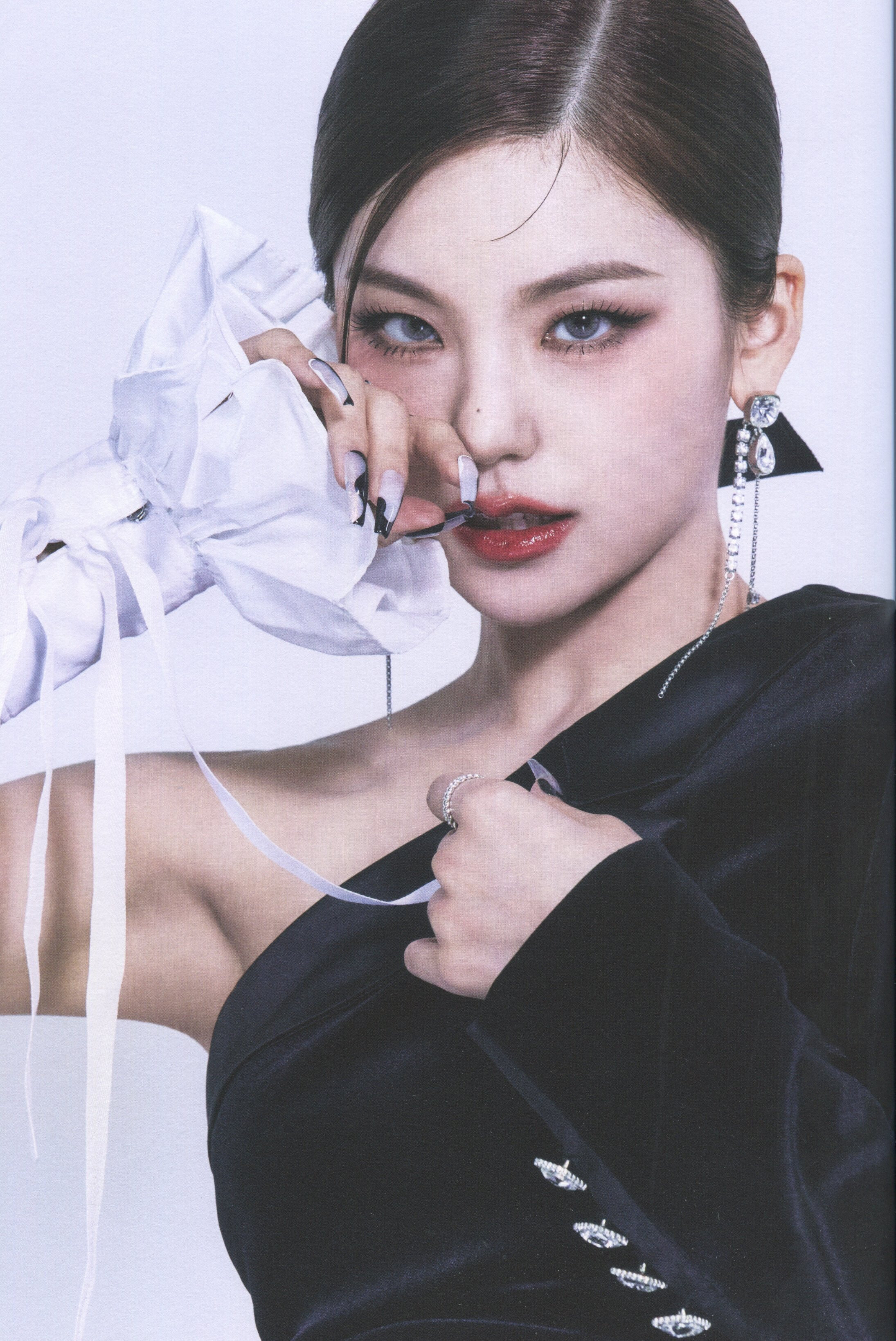 ITZY 'CHECKMATE' Album Scans (Yeji ver.) | kpopping