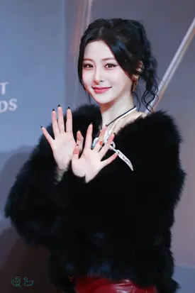 241227 Yunjin at 2024 Asia Artist Awards