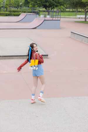 230817 Bill Entertainment Naver Post - Yerin 'Ready, Set, LOVE' Jacket shoot behind